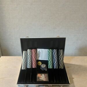 Cardinal Classics 300-piece poker chip set designed for Texas Hold'em.